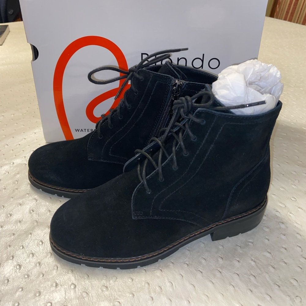 Blondo waterproof black suede lace up booties NIB